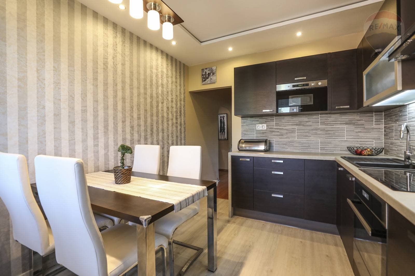 Realitná kancelária RE/MAX ponúka exkluzívne na predaj priestranný, lukratívny  3_izbový slnečný byt, obrázek č. 2