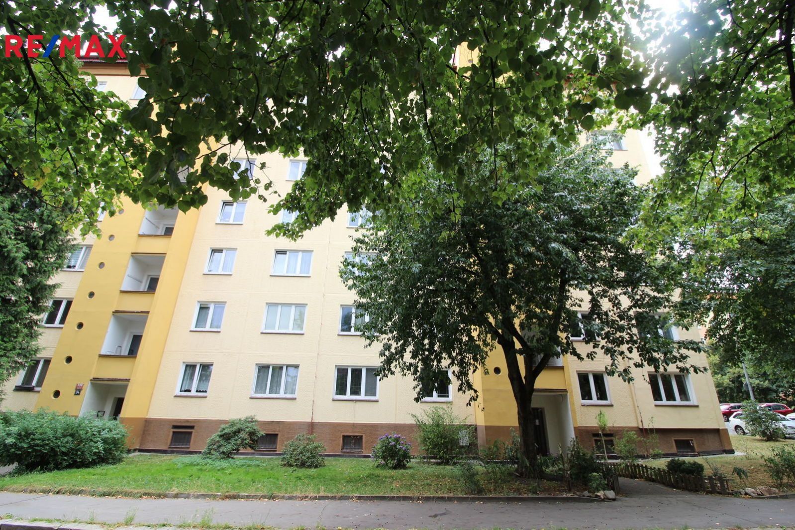 Prodej bytu 3+1 v družstevním vlastnictví 74 m2, ul. Káranská, Praha 10 - Malešice, obrázek č. 1