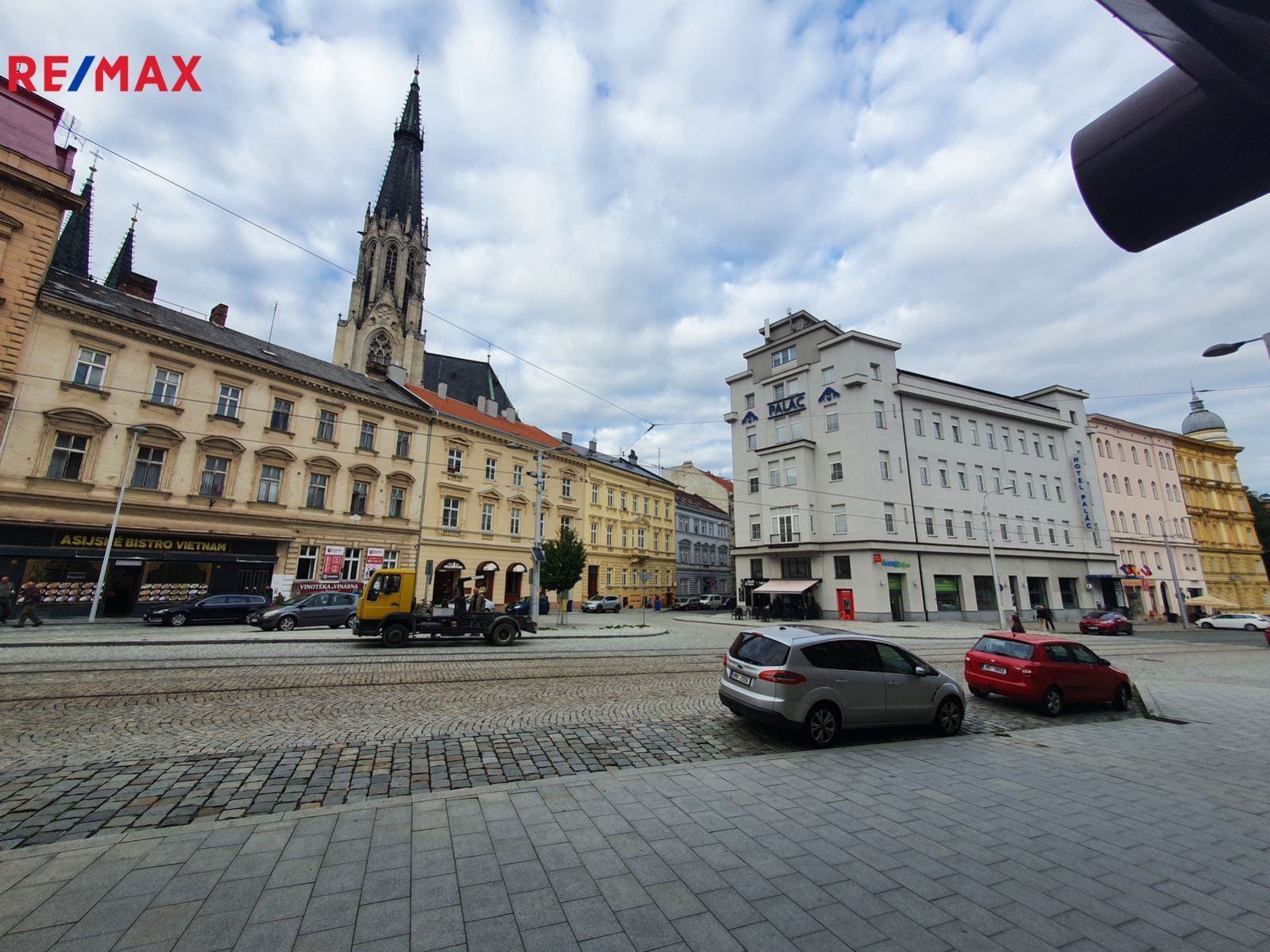 Pronájem obchodních prostor 152m2, Olomouc 1. máje, obrázek č. 1