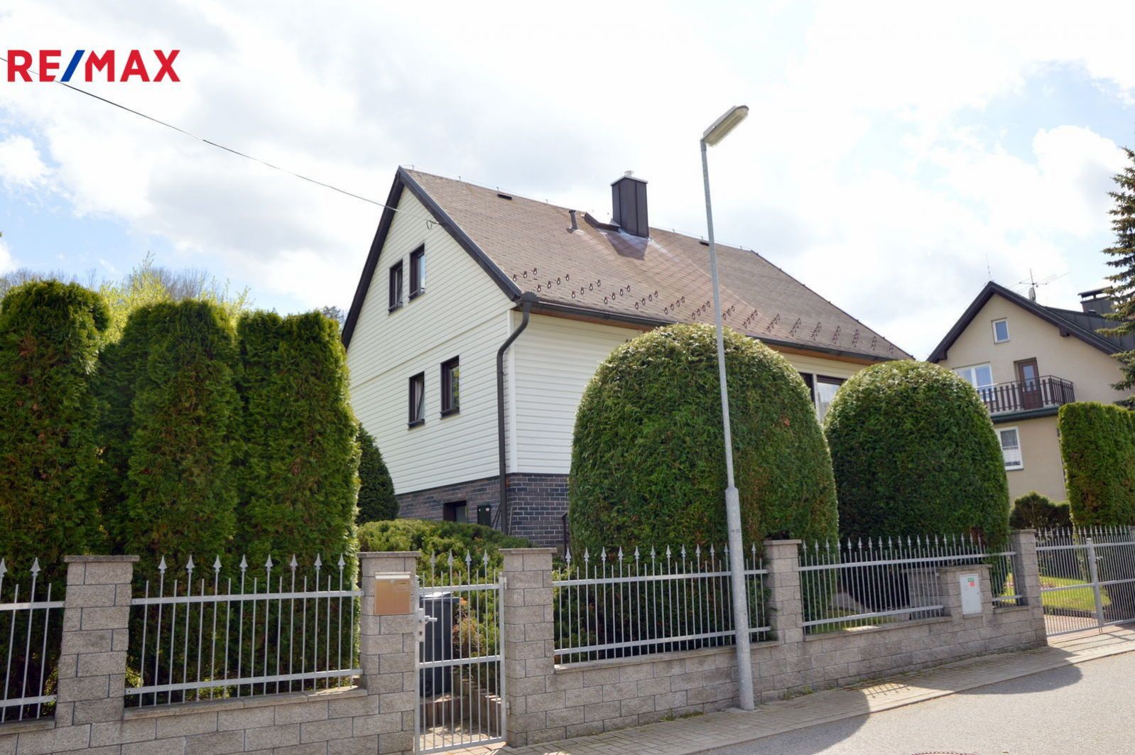 Rodinný dům 4+1 s garáží, terasou a zahradou v klidné části Vimperka, obrázek č. 1