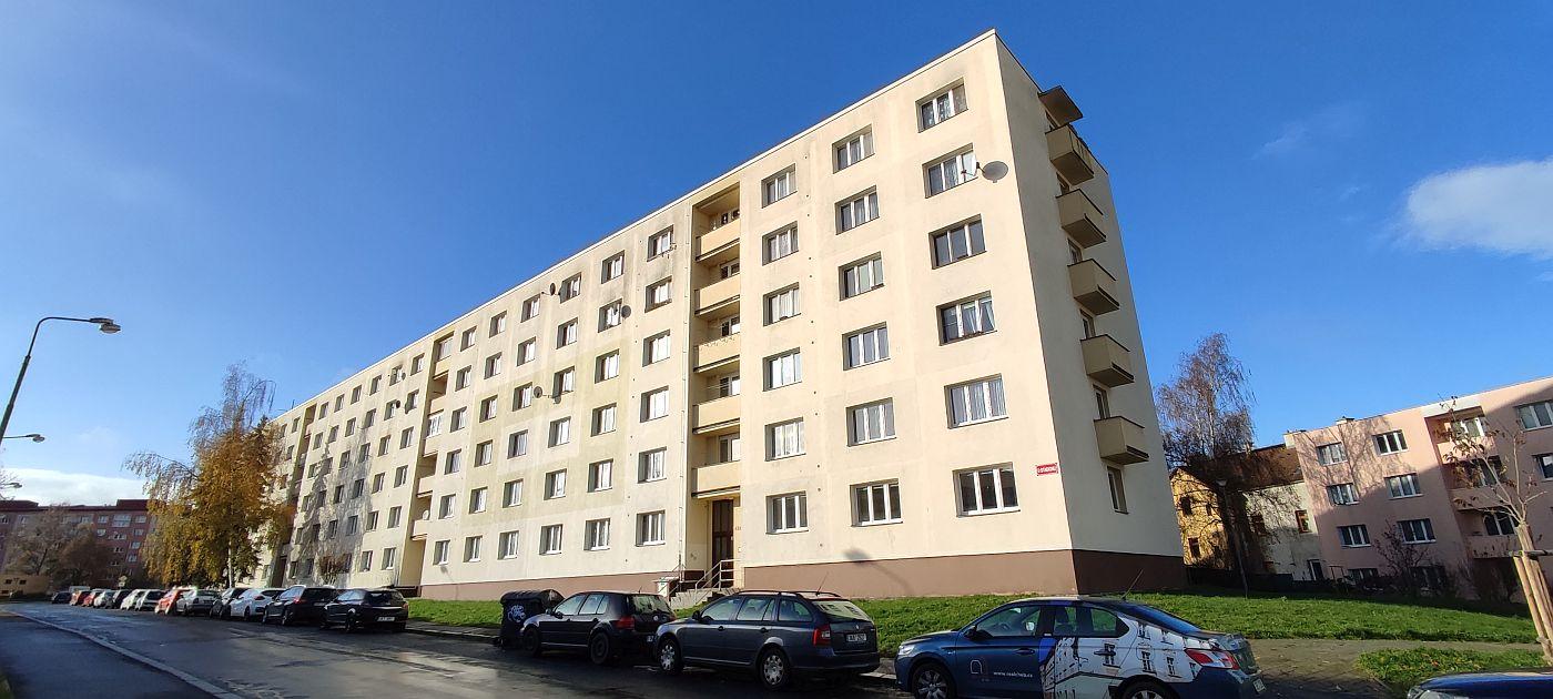 Menší bytová jednotka stavebně upravená na 3+1, v Chebu, ul. U Stadionu, obrázek č. 1
