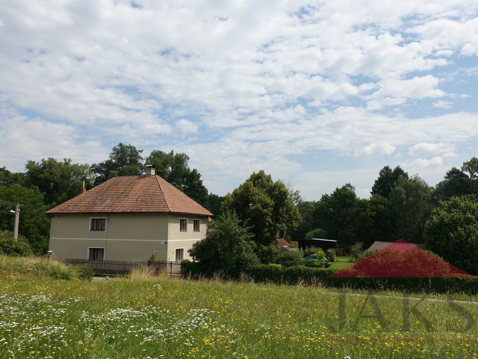 Rozsedly; dvougener. rodinný dům (195 m2) se stodolou s garáží a zahradou na konci obce s výhledem, obrázek č. 3
