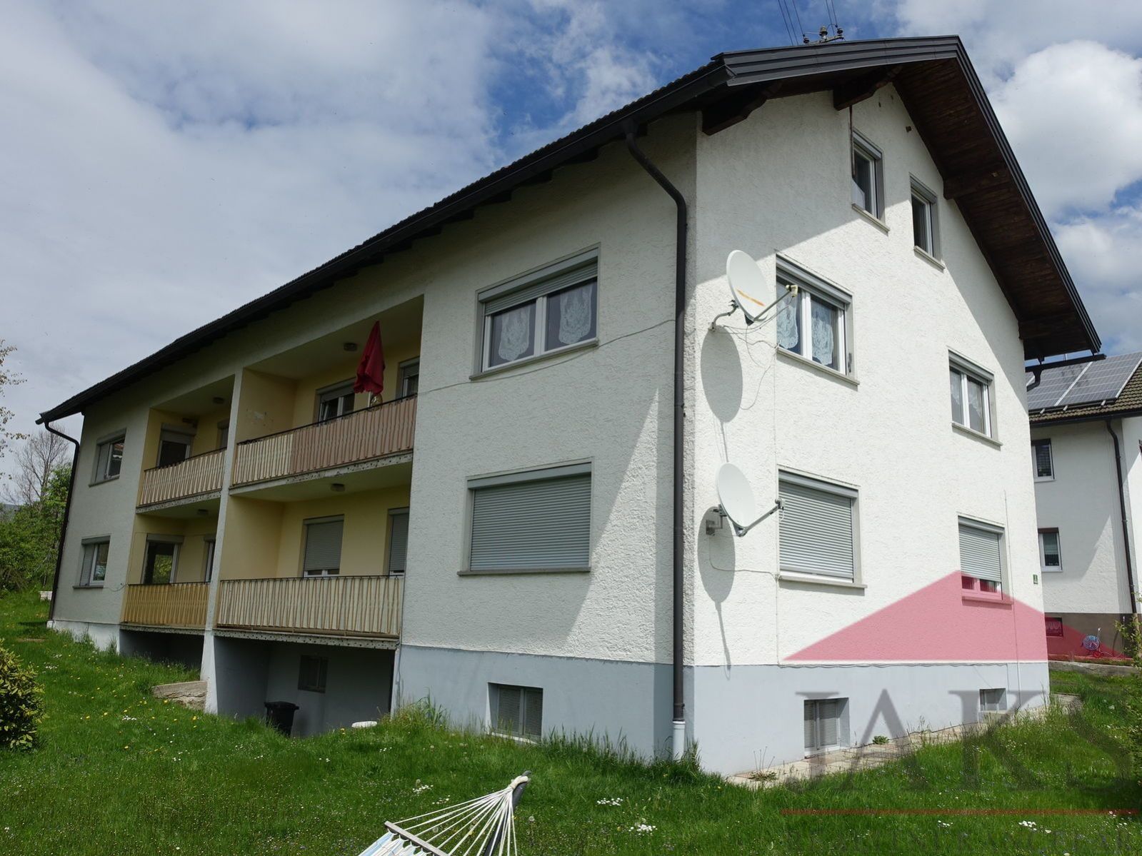 Frauenau - Grubenweg; dům s 6 byty (podl. plocha: 426 m2) garáží a zahradou, obrázek č. 1