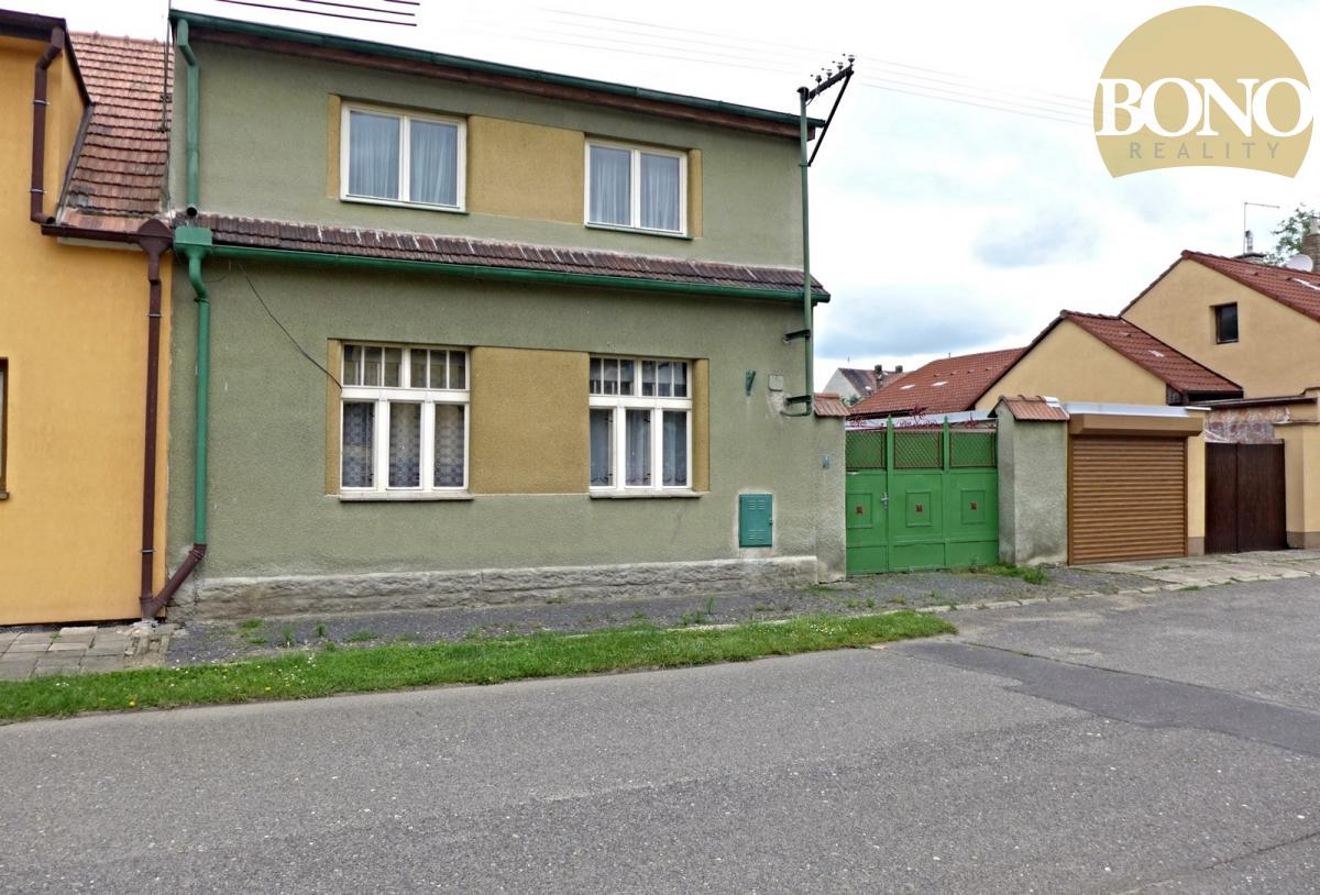 4+1, cihla, garáž, zahrada, s vybavením, po částečné rekonstrukci, Libochovice, ulice Žižkova.