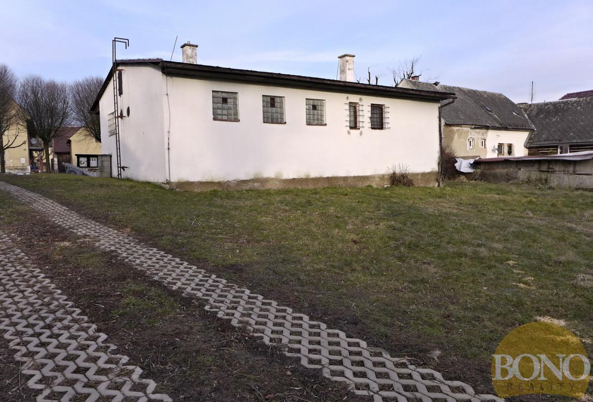objekt k přestavbě na rodinný dům, pozemek 708 m2, Litoměřice, obec Chotiněves