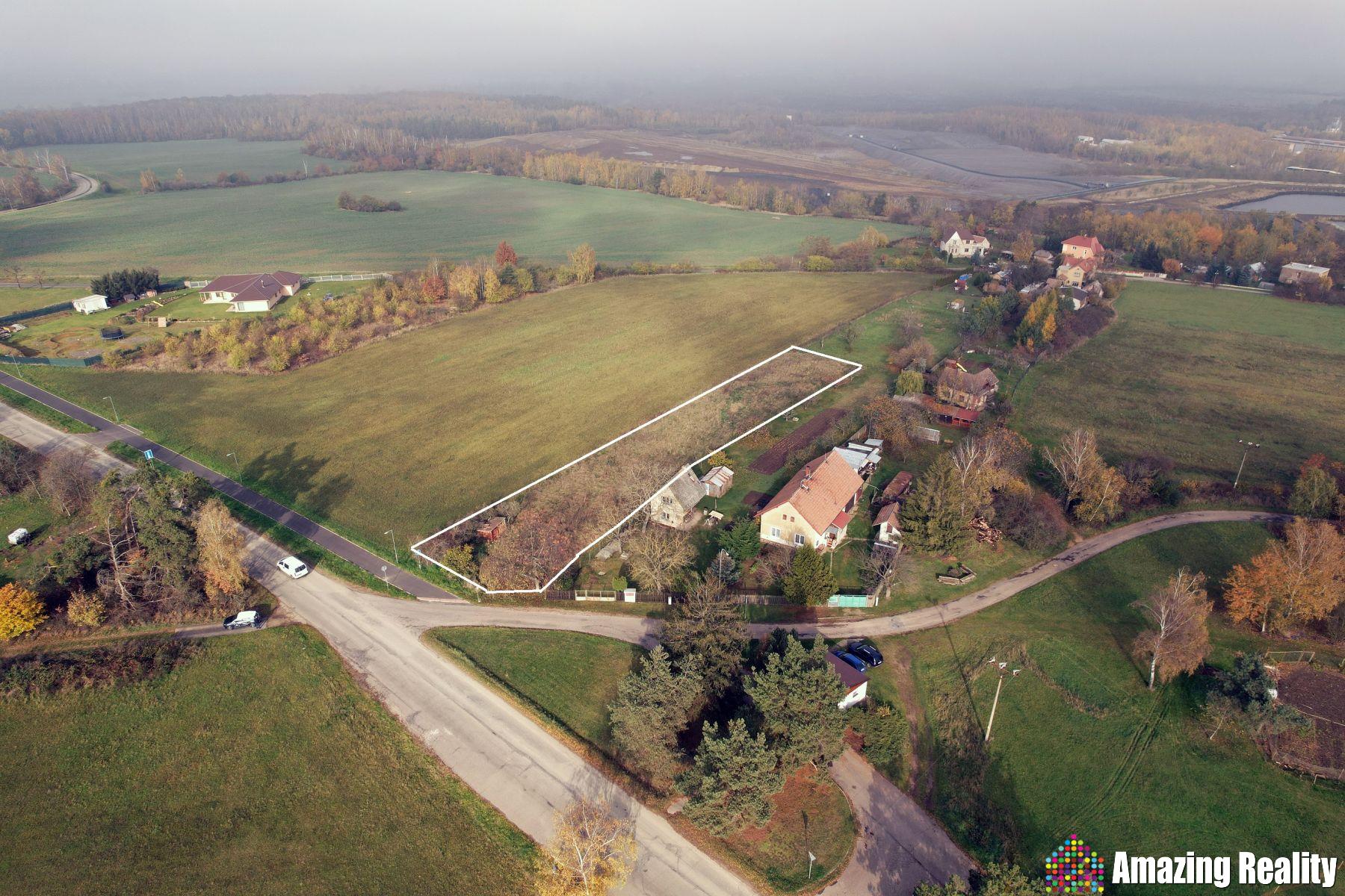 Prodej stavebného pozemku o výměře 1.884 m2, v obci Chvaletice, okr. Pardubice, obrázek č. 1