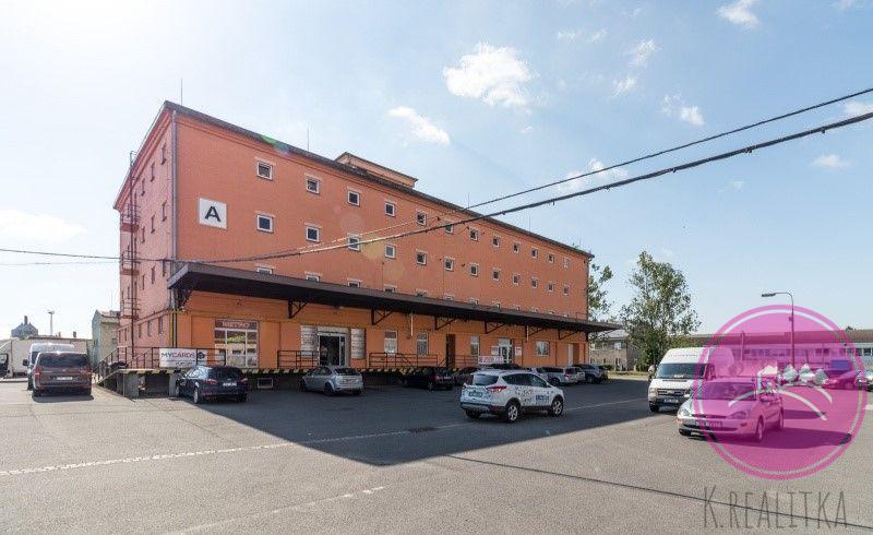 Pronájem skladových a výrobních prostor o rozměru 118m2 v Olomouci na ulici Holická
