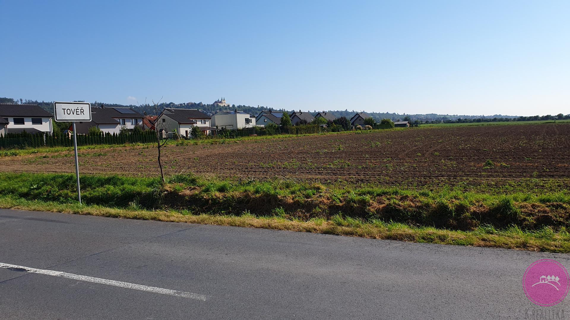 Prodej investičního pozemku o rozloze 12922 m2 v obci Tovéř