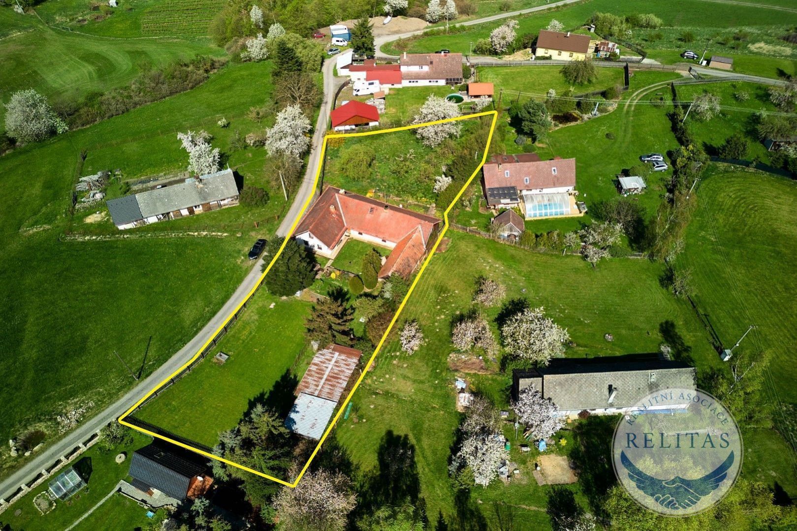 Prodej rodinného domu 260 m, pozemky 2 452 m, obrázek č. 2