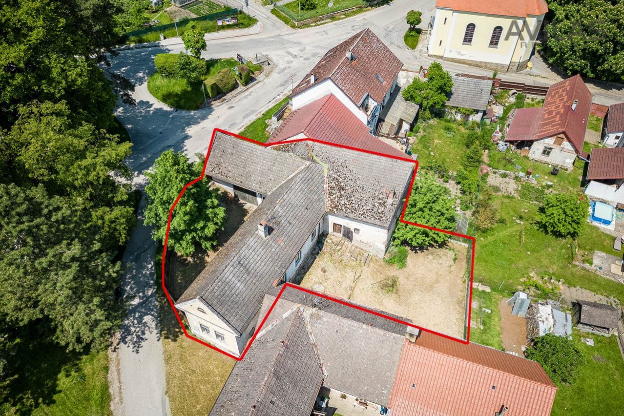 Prodej domu, venkovská usedlost se zahradou 195 m2 u Jindřichova Hradce, obrázek č. 2