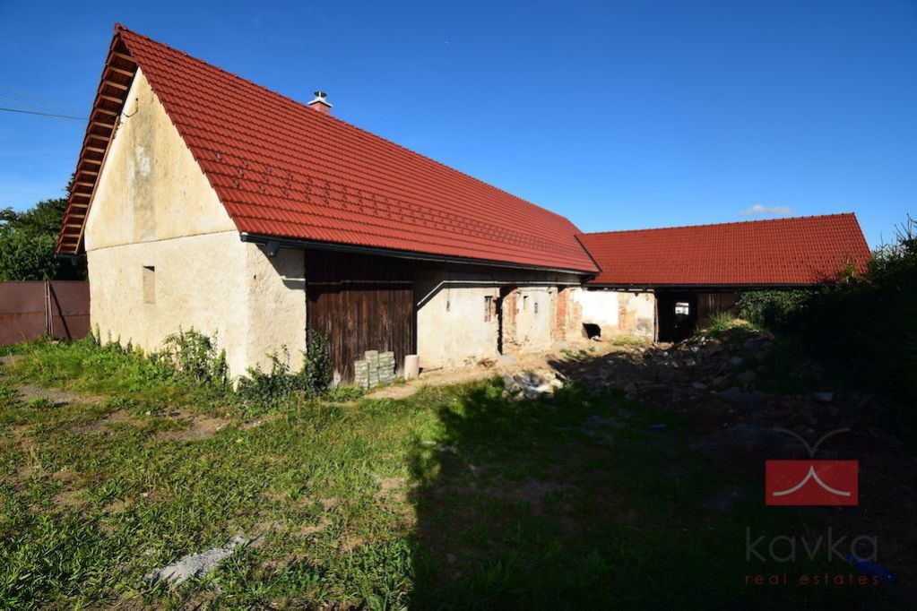 Prodej rodinného domu v rekonstrukci, 4+kk, 370 m2, na pozemku 852 m2, Humpolec - Hněvkovice, obrázek č. 1