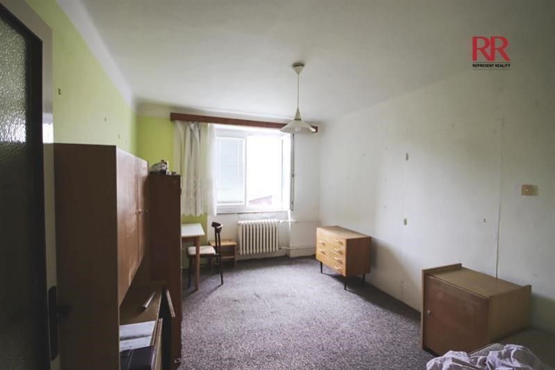 Pronájem zařízeného pokoje 14 m2 v Plzni Lobzy v rodinném domě, volný od 30.1.2022
