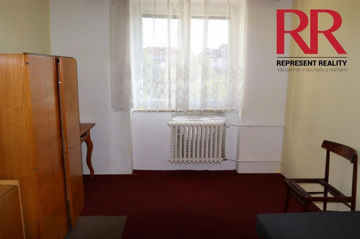 Pronájem zařízeného pokoje 14 m2 v Plzni Lobzy v rodinném domě, volný ihned