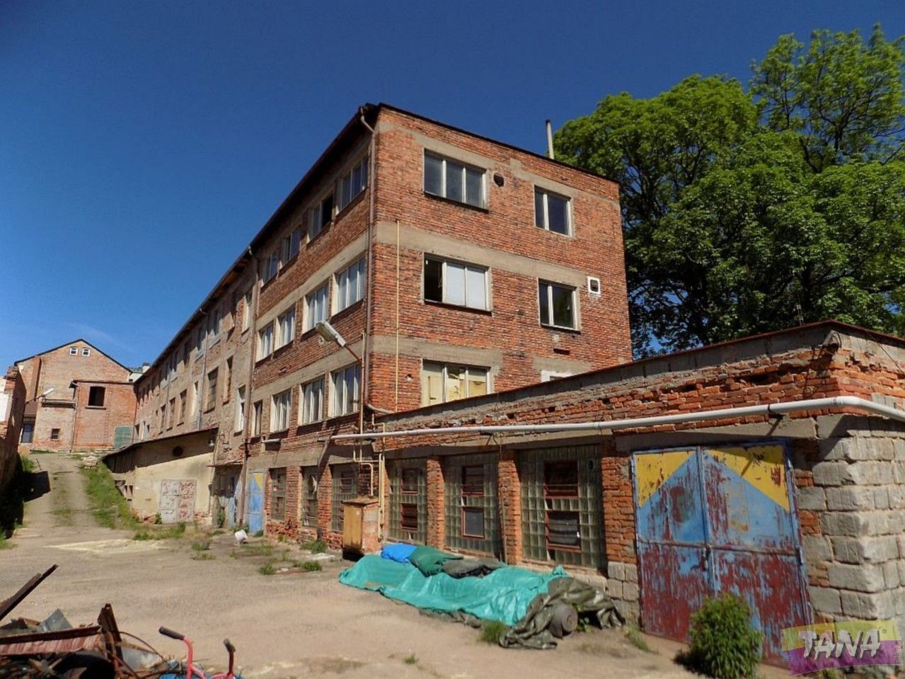 Prodej budovy s velkým pozemkem v centru Dvora Králové n/L. (ul. Dukelská, možná výstavba bytů), obrázek č. 2