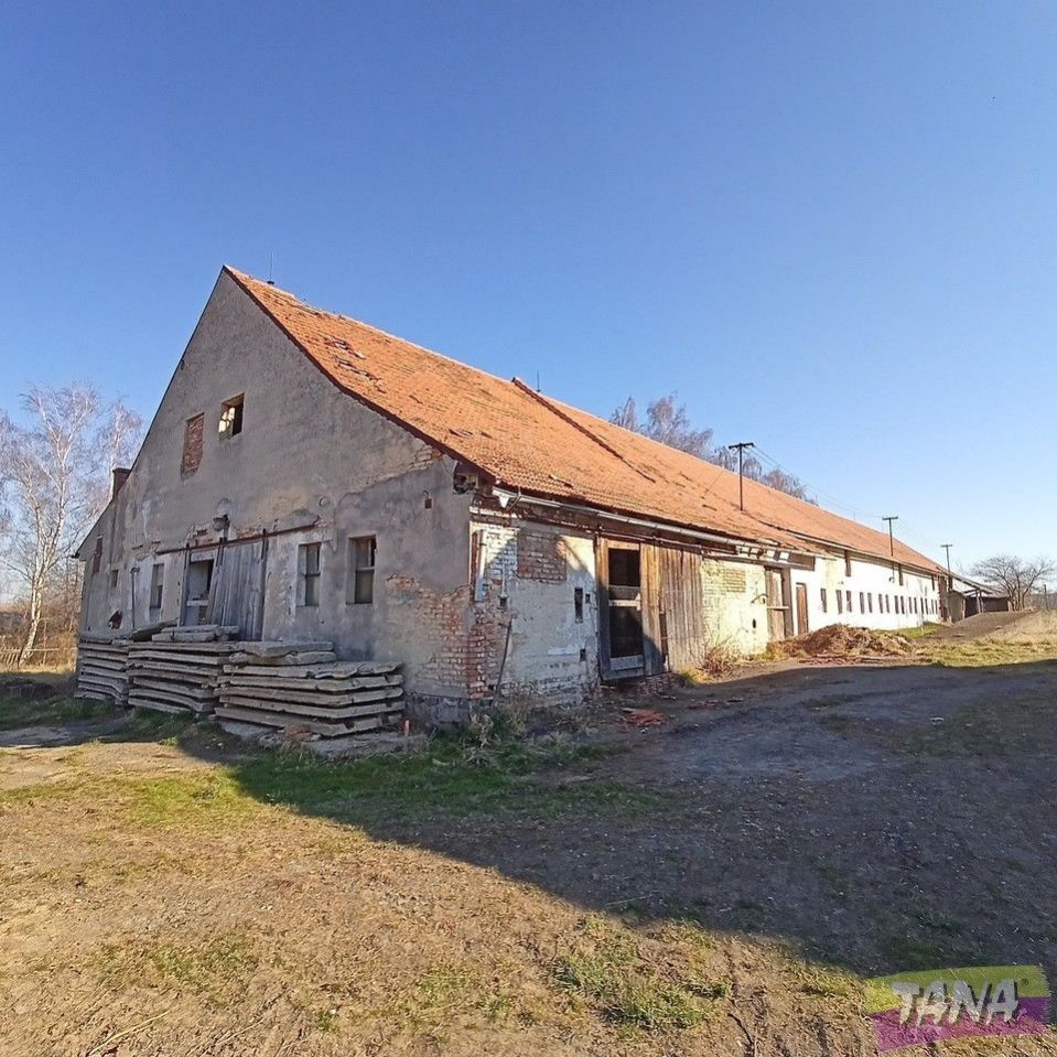 Prodej bývalé zemědělské budovy vhodné k adaptaci s pozemkem v obci Dolní Chvatliny, Mančice., obrázek č. 1