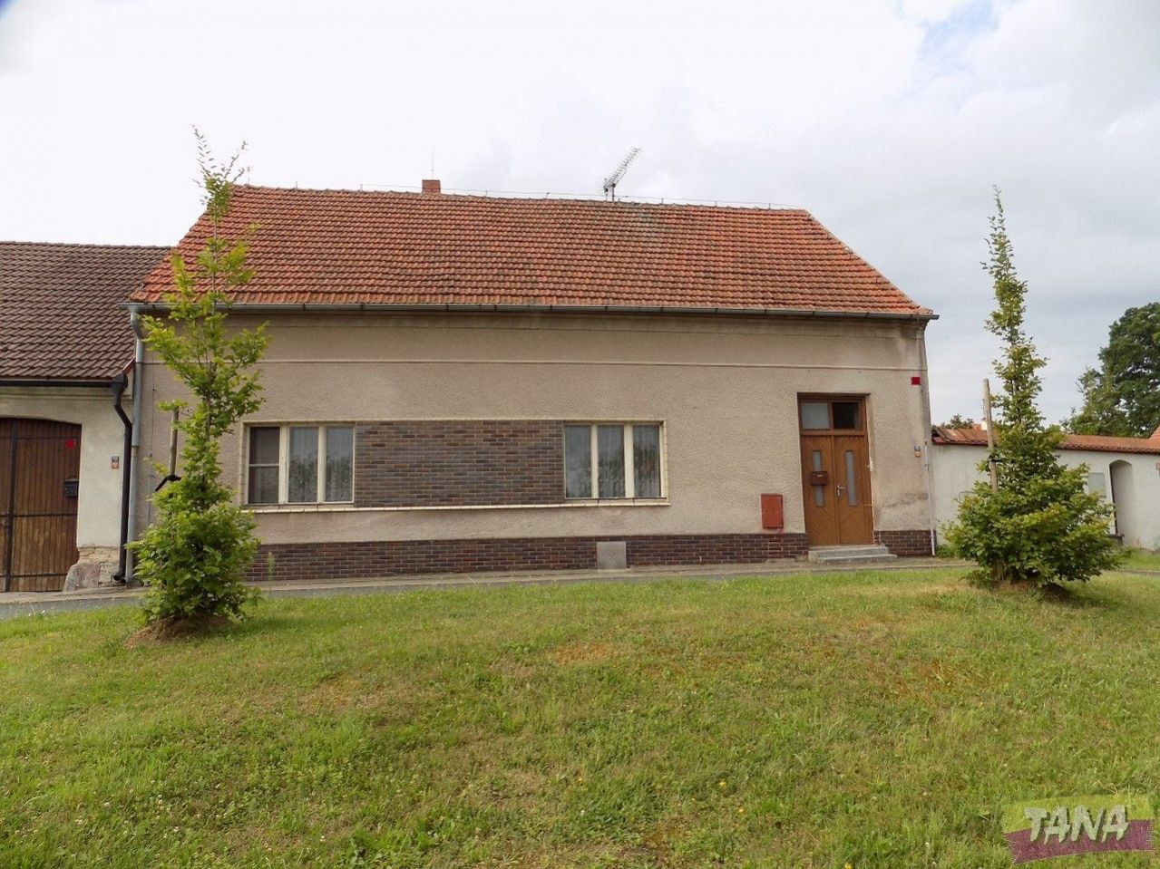 Prodej vesnického rodinného domu s bývalou řeznickou provozovnou v obci Milčice, okr. Nymburk, obrázek č. 1