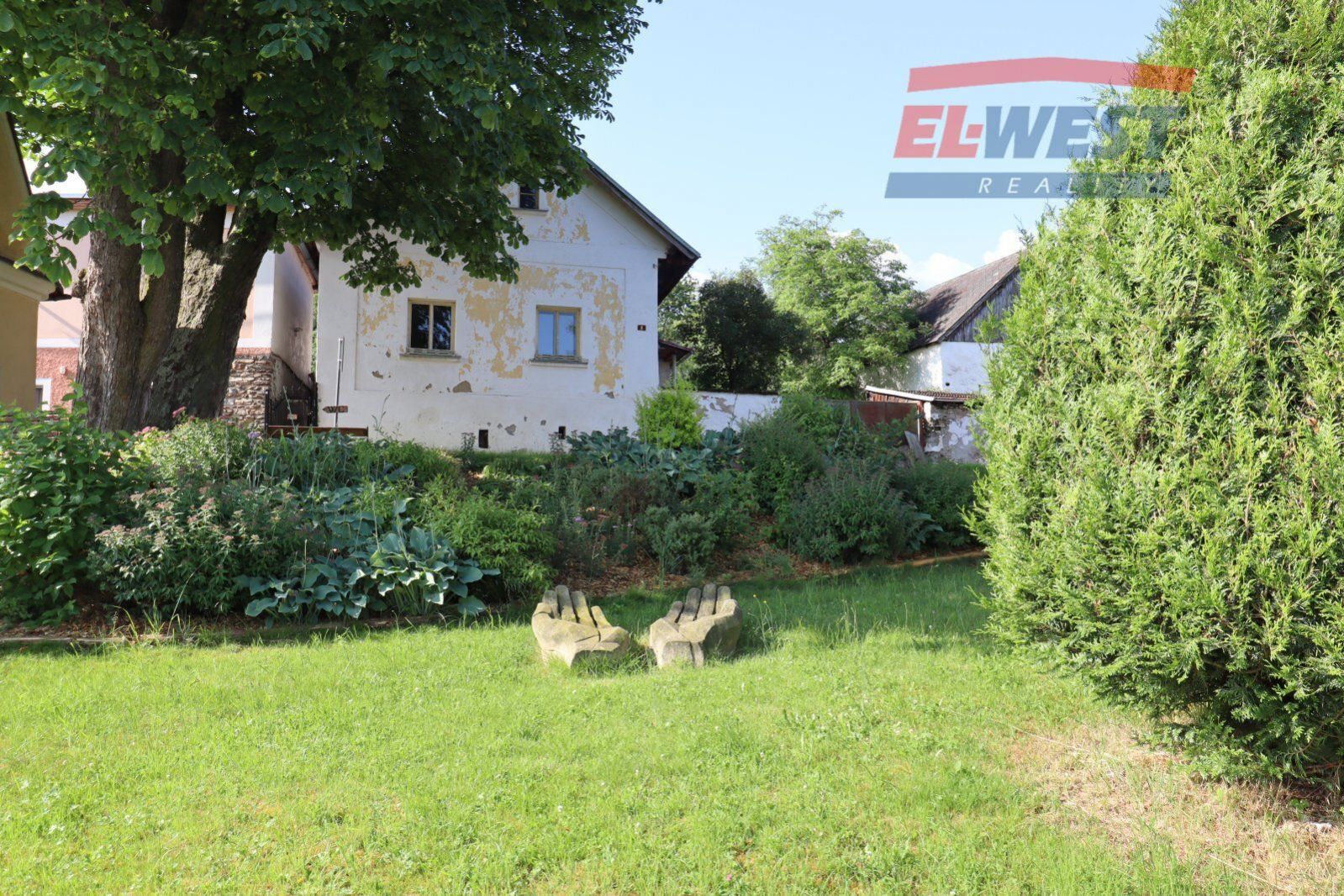 Prodej rodinného domu  se stavebním pozemkem a stodolou v Kadešicích u Sušice