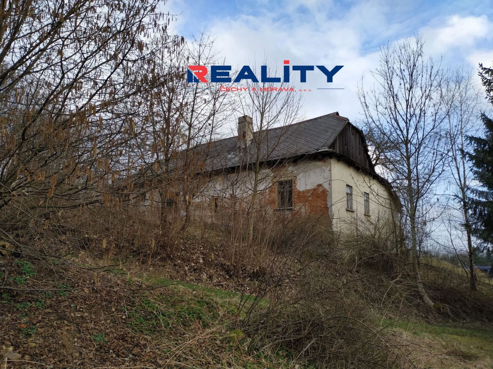 Prodej rodinného domu k rekonstrukci v obci Mikuleč