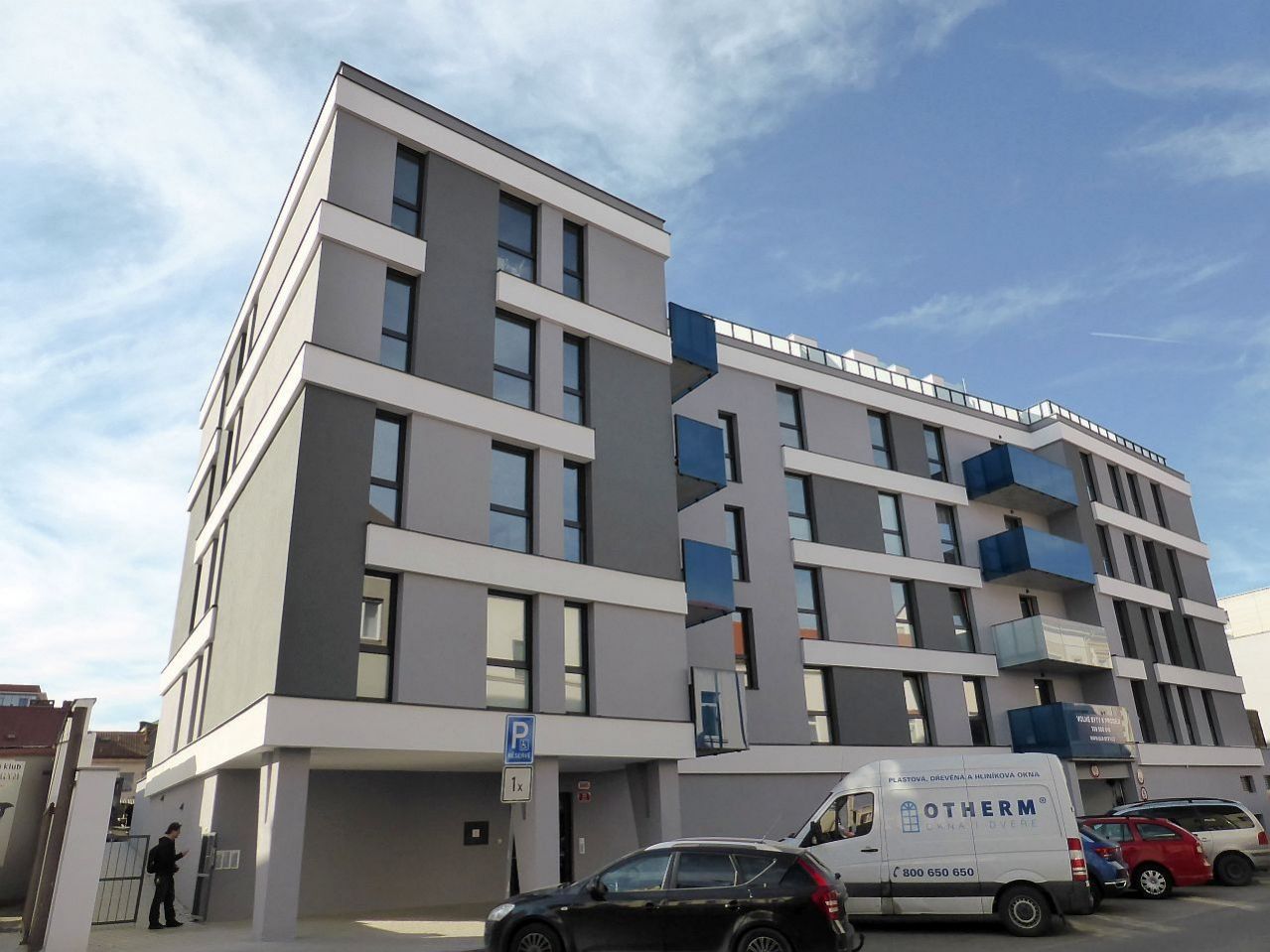 Novostavba bytu 2+kk o velikosti 46 m2 s prostorným balkonem 10 m2 a parkováním v širším centru měst, obrázek č. 2