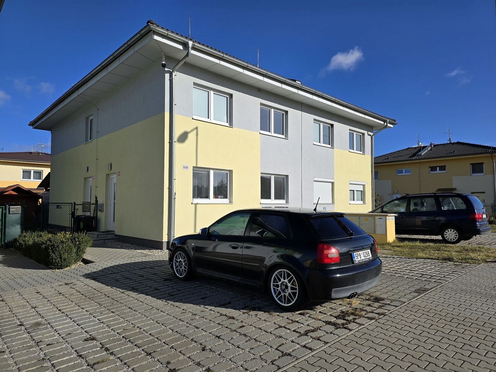 Moderní atypický byt 3+kk 77 m2 s vlastní oplocenou zahrádkou a parkovacím stáním v Plzni Křimicích, obrázek č. 1