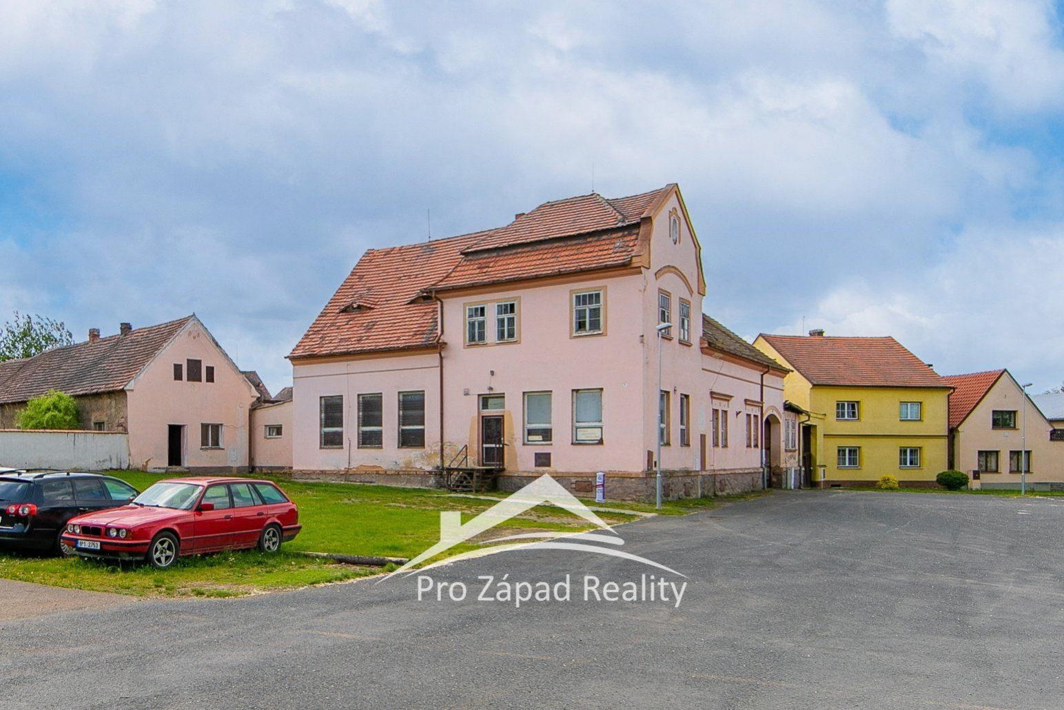 Prodej budov a pozemků na návsi Ves Touškov, 5 707  m2, obrázek č.5