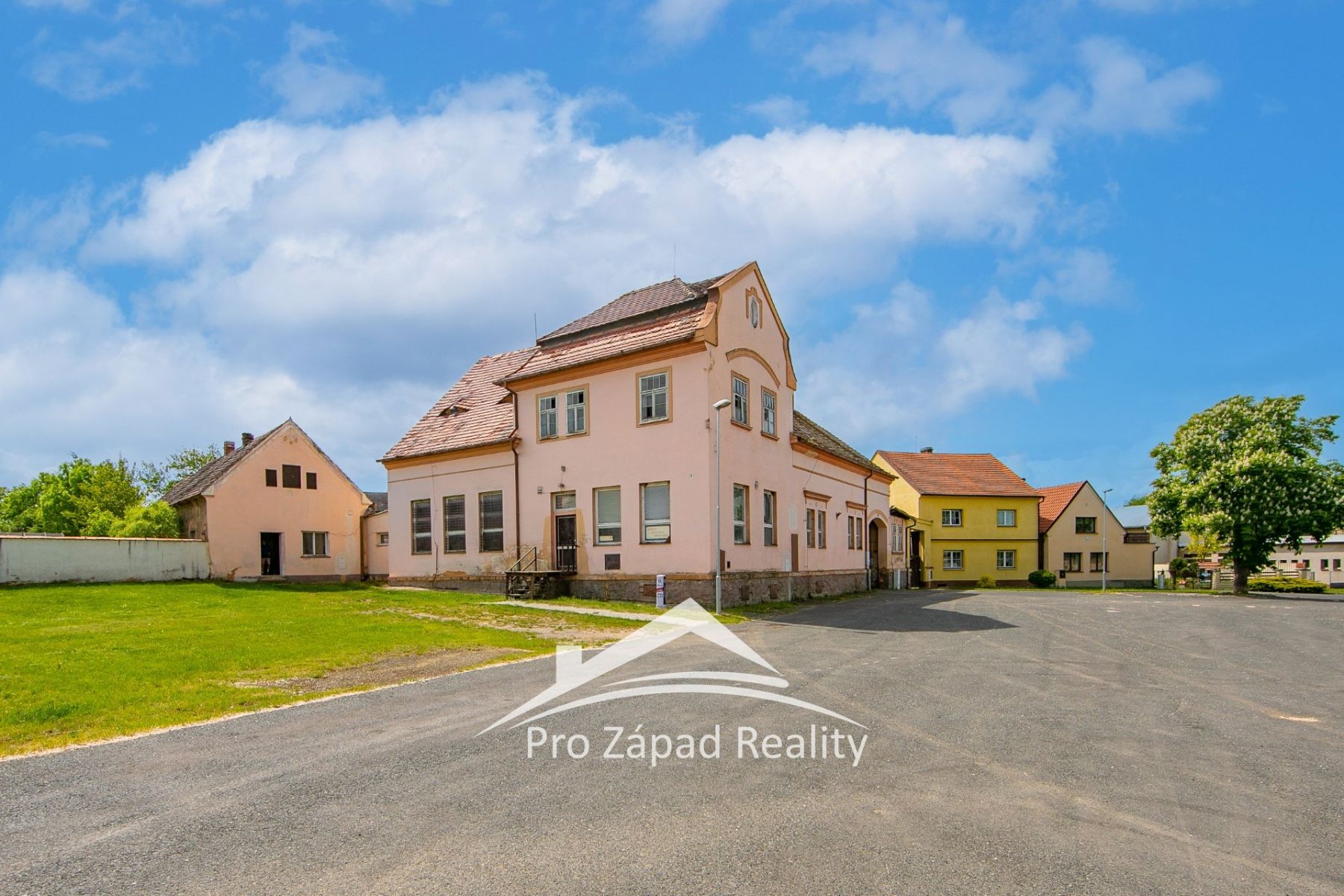 Prodej budov a pozemků na návsi Ves Touškov, 5 707  m2, obrázek č.12
