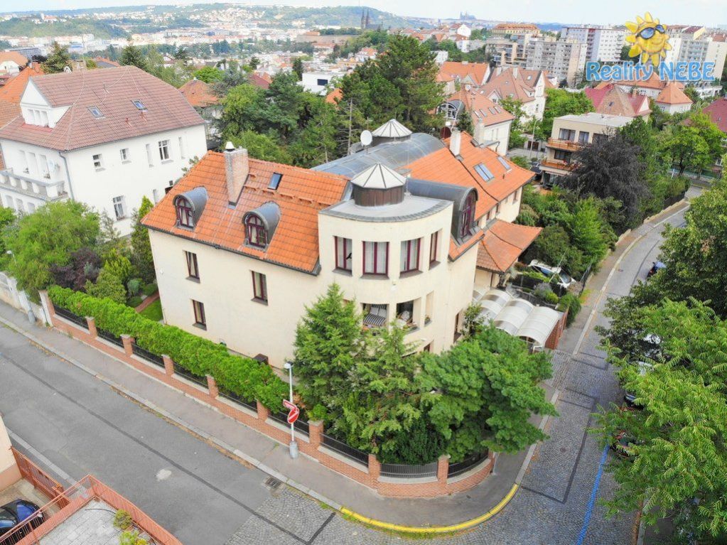Prodej domu s bazénem saunou garáží zahrada Na Sypčině, Praha 4 Podolí, obrázek č. 1