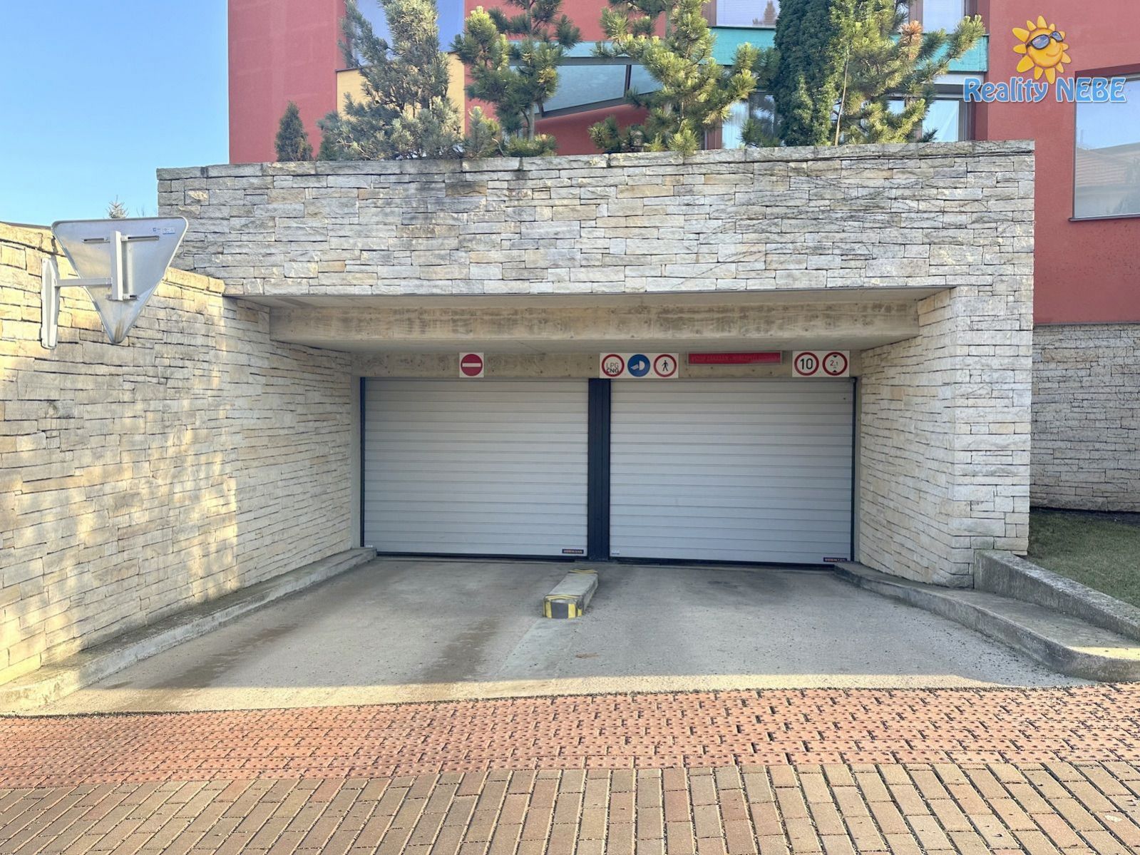 Pronájem parkovacího garážového stání Praha 4 Na Zemance, obrázek č. 3