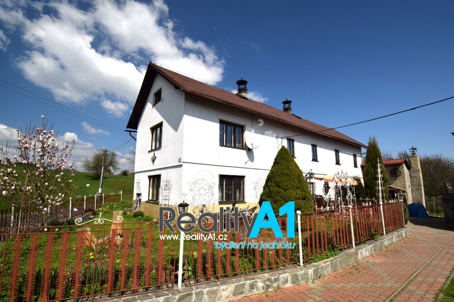 Prodej rodinného domu 5+kk s garáží a dílnou, pozemek 1652 m2 - Dubnice, obrázek č. 1