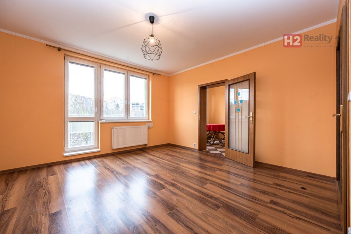 Pronájem bytu 1+1 s balkónem (39,51 m2), garážové stání, ul. Za Valem, Praha 4 - Kunratice, obrázek č. 1