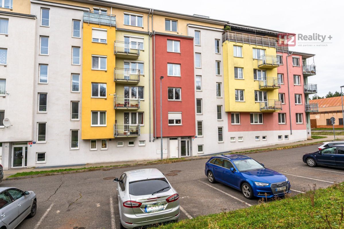 Pronájem bytu 1+1 s balkónem (39,51 m2), garážové stání, ul. Za Valem, Praha 4 - Kunratice, obrázek č. 2