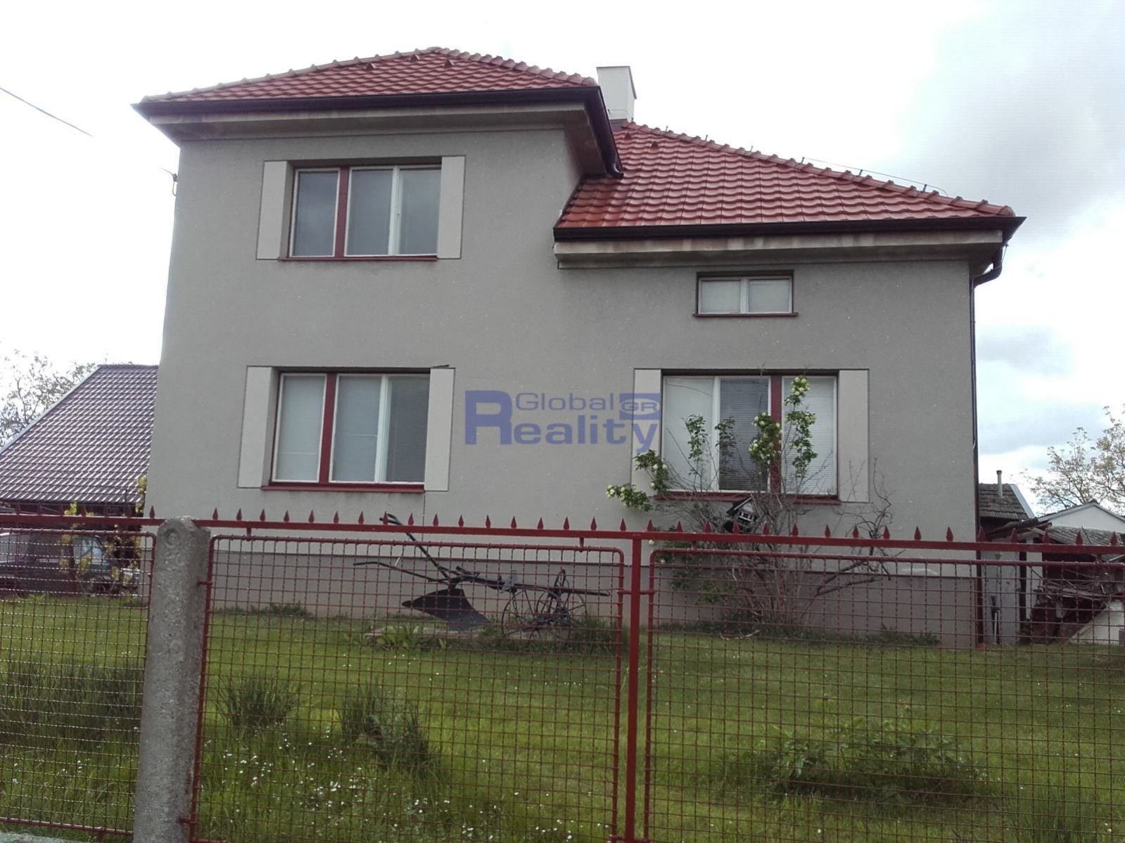 Pronájem bytu 3+1 s terasou v rodinném domě v obci Dobřenice., obrázek č. 1