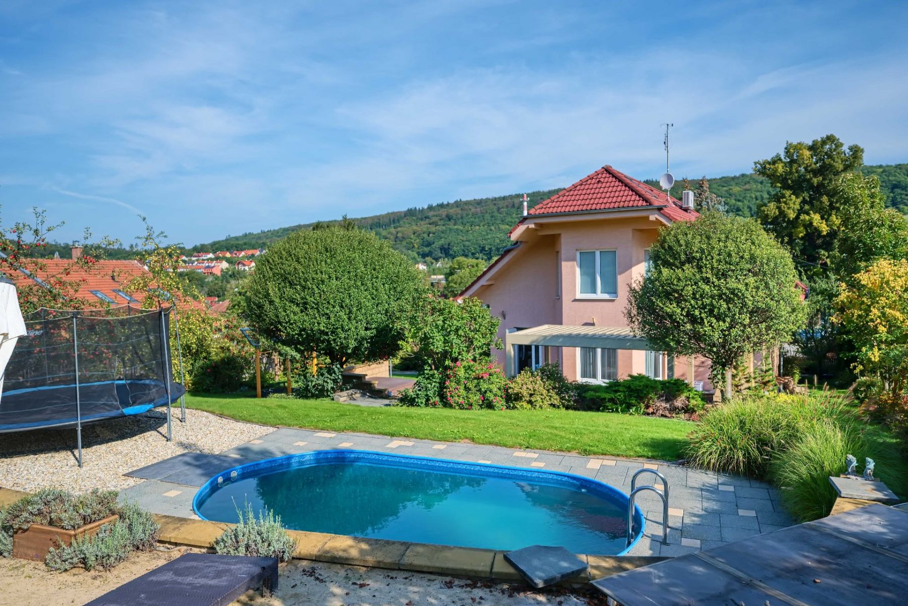 Prodej RD 5+1 s bazénem a exkluzivní zahradou Kanice, obrázek č. 2