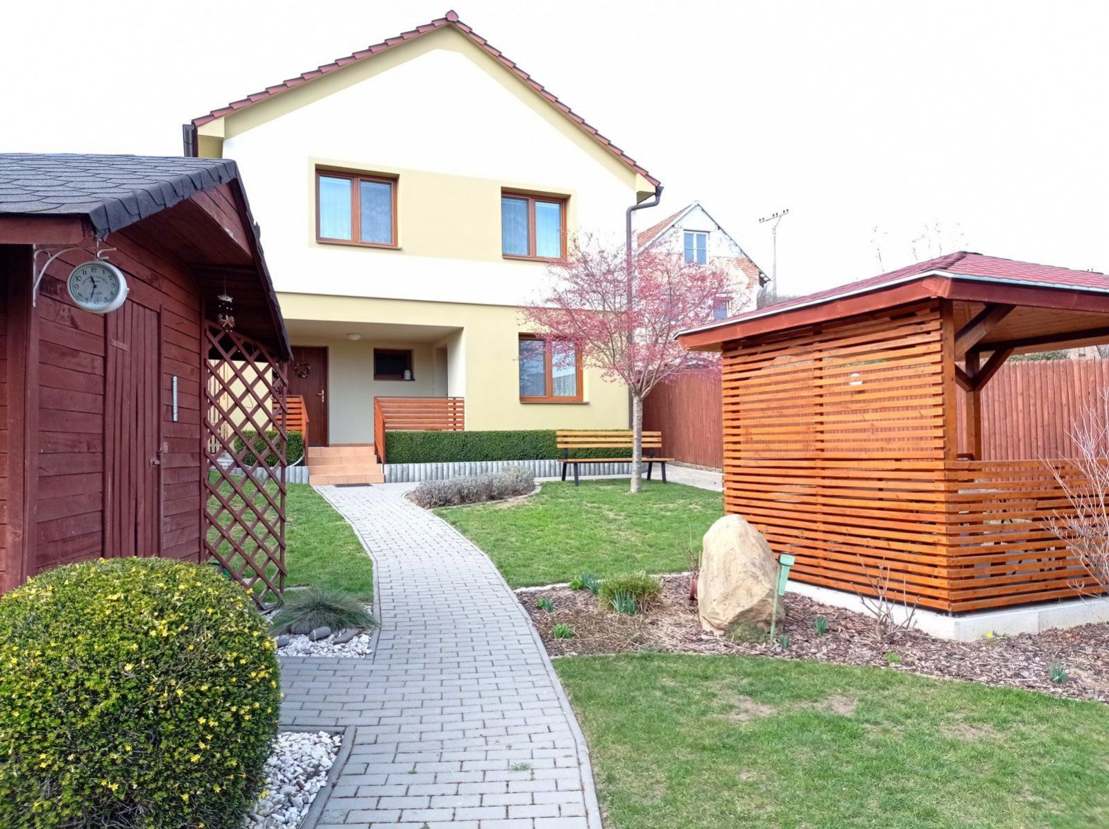 Rodinný dům a zavedený penzion v žádané lokalitě v sousedství Mikulova