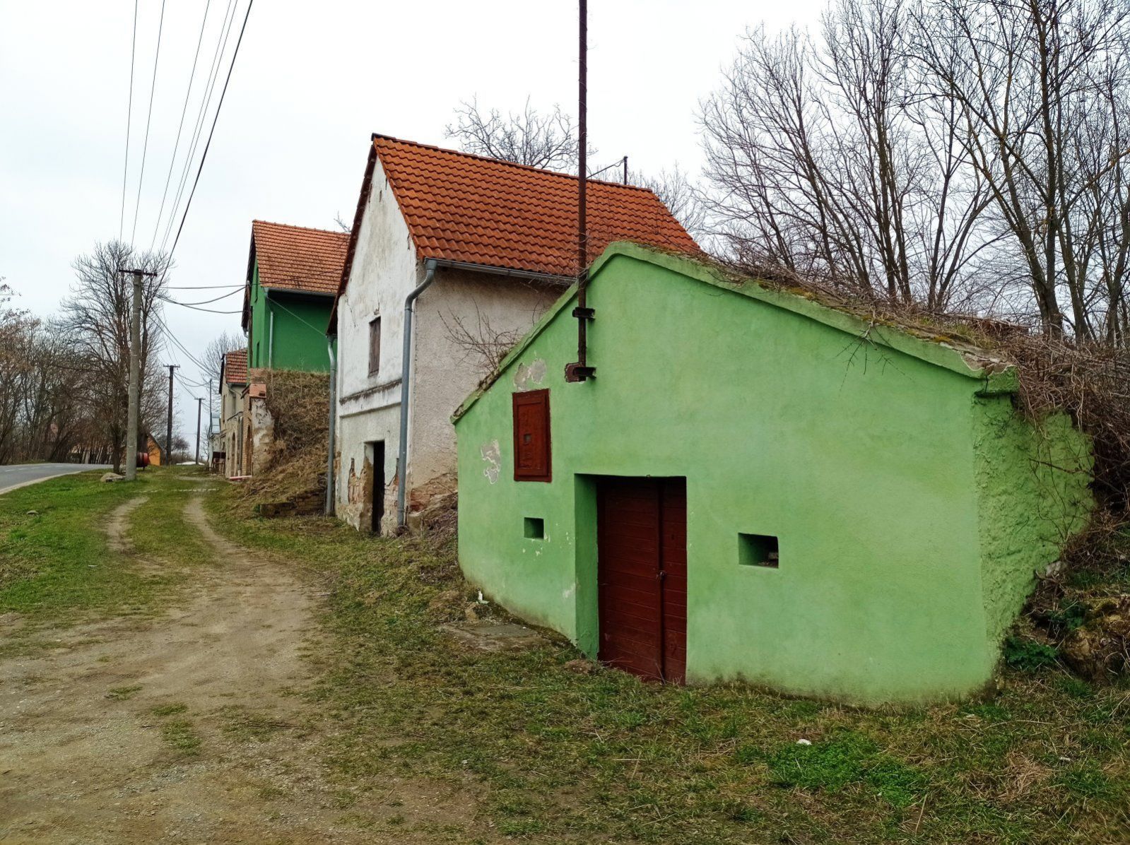 Vinný sklep s lisovnou u cyklostezky v obci Brod nad Dyjí.