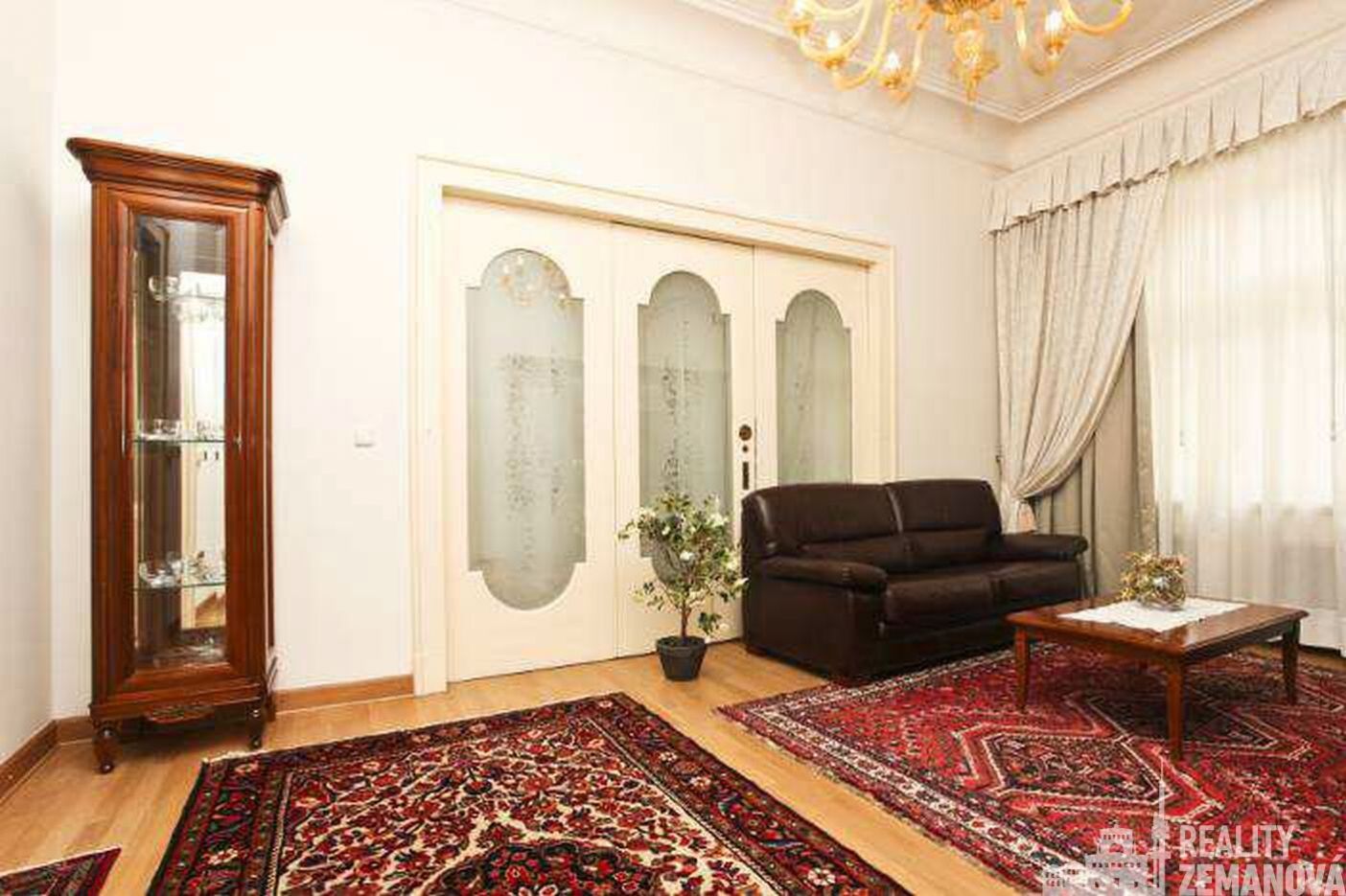 Mimořádný byt 123 m2, 4+kk, luxusně zařízený, 4. NP/3.patro s výtahem, Praha 1, obrázek č. 1