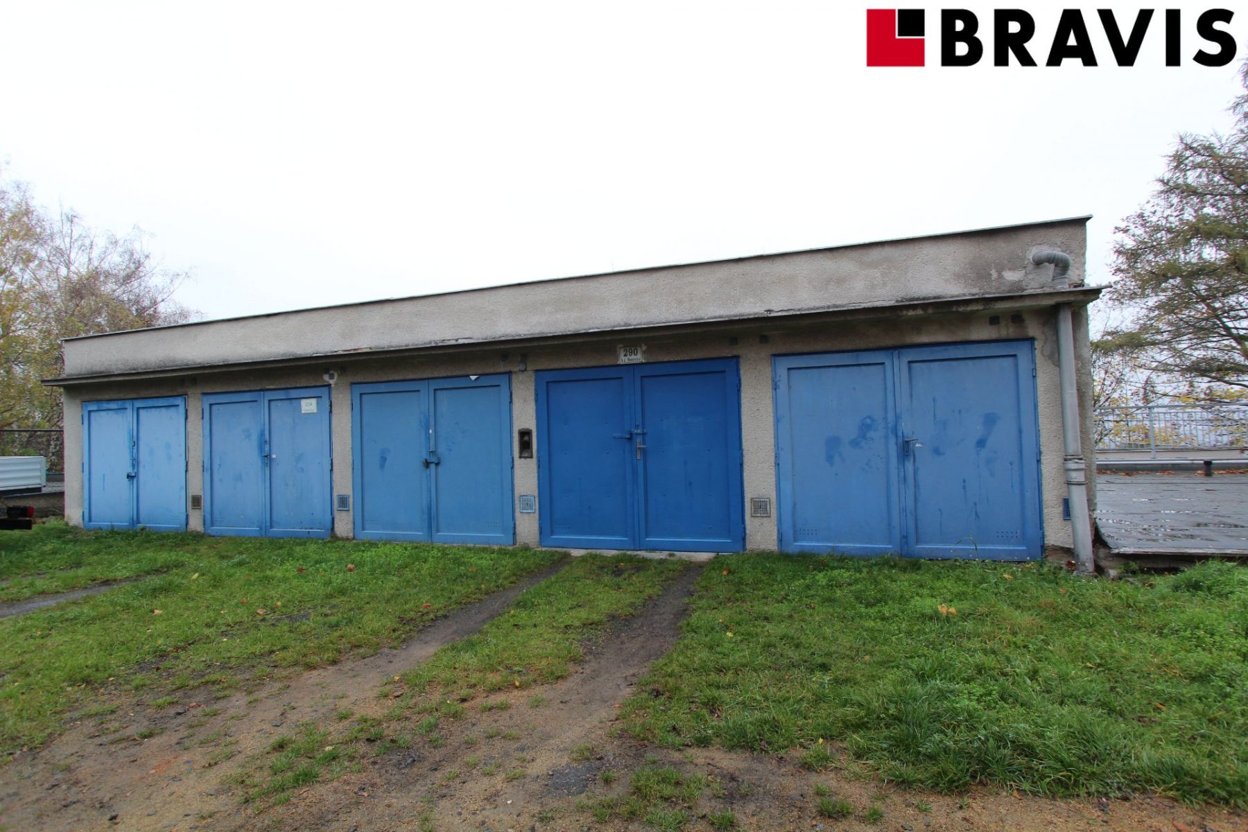 Prodej garáže 16 m2, zavedená elektřina,  Brno - Lesná, ul. Soběšická, obrázek č. 1