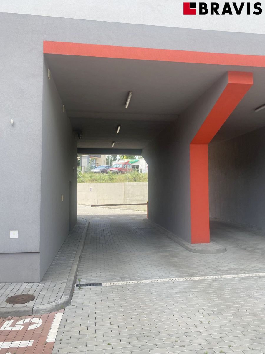 Pronájem vyhrazeného parkovacího velkého stání, 18,2 m2, ulice Božetěchova, Brno- Královo Pole, obrázek č. 1