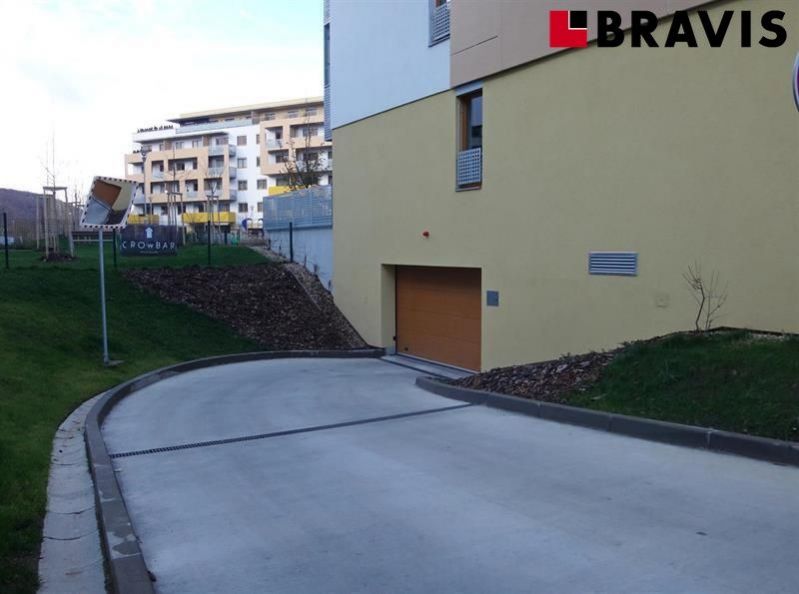 Pronájem garážového parkovacího stání, Brno - Žabovřesky, Sochorova ulice, obrázek č. 1