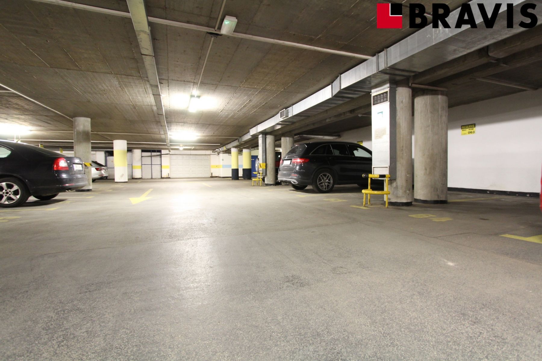 Pronájem garážového stání, Brno - střed, OC IBC, ul. Příkop, možnost parkování i pro SUV, obrázek č. 1