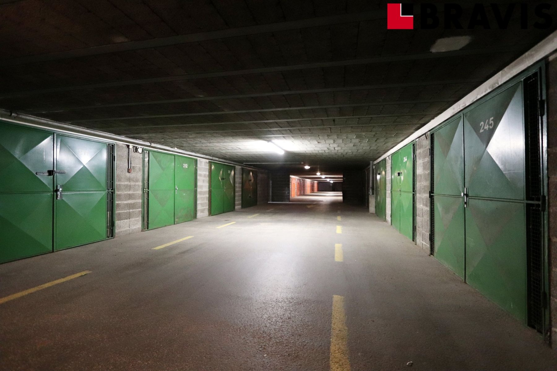 Pronájem garáže 16 m2 v uzamčeném objektu, ul. Petra Křivky,Brno - Nový Lískovec, elektřina, obrázek č. 3