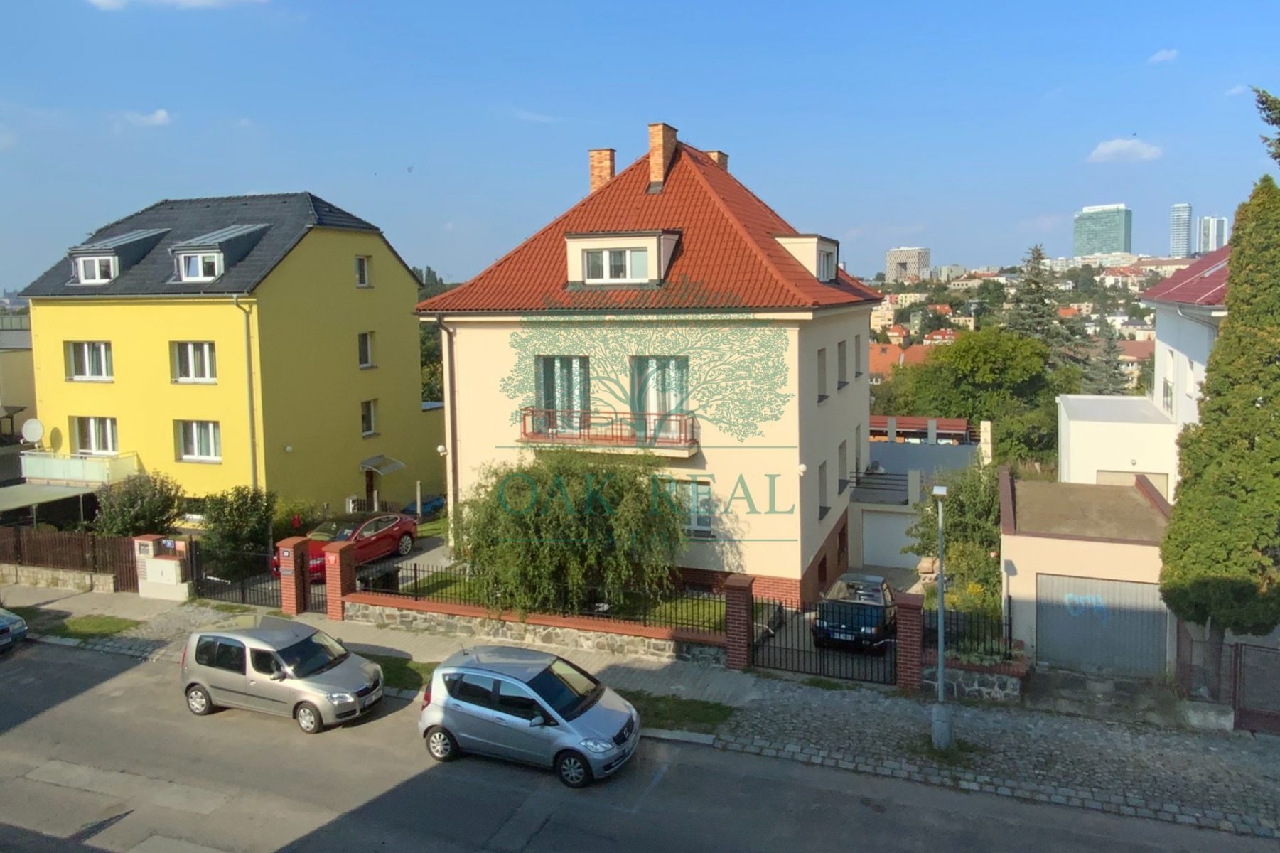 Prodej části rezidenční vily se samostatným bytem, zahradou, bazénem, Praha 4, Braník