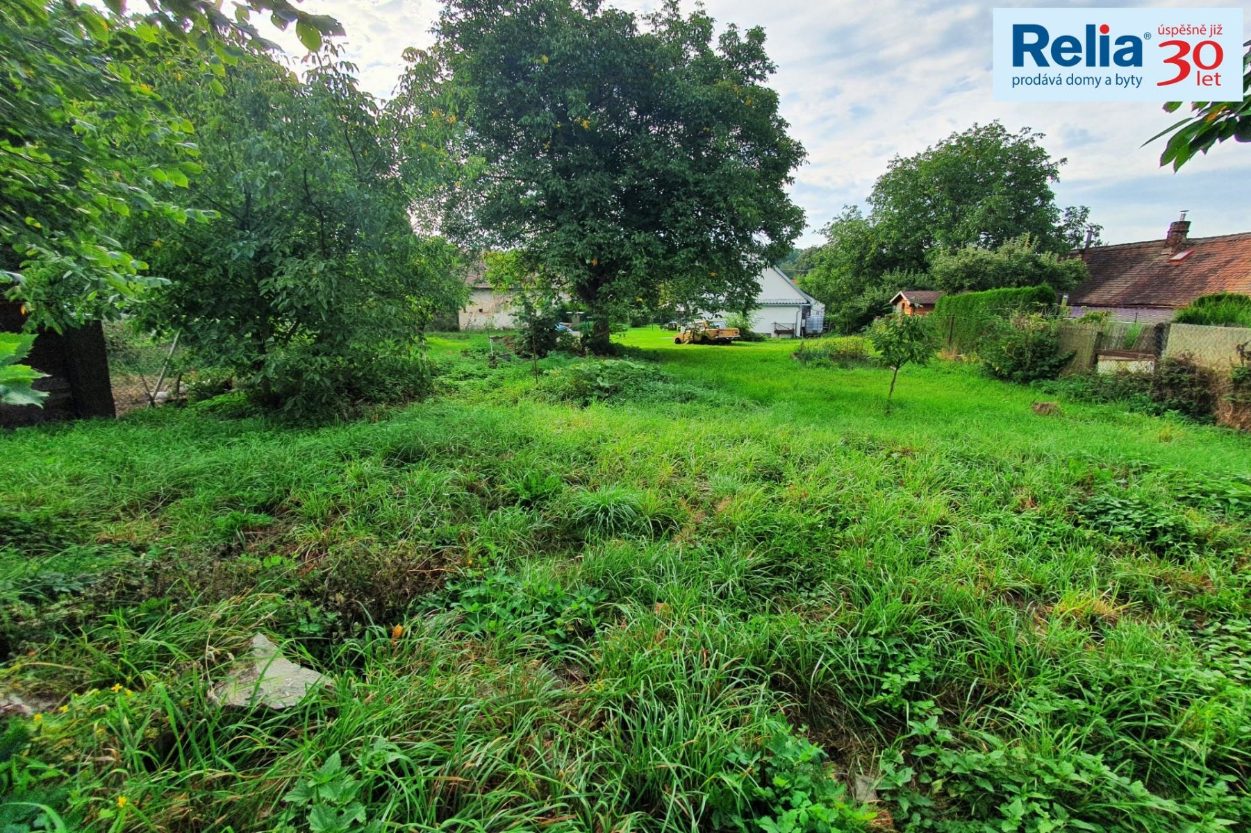 Pozemek s RD v klidném místě obce Hrádek u Pardubic, 2231 m2, obrázek č. 1