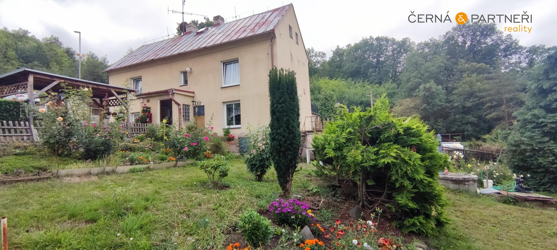 Prodej rodinného domu 3+1 85 m2 s velkou zahradou 998 m2 v obci Sezemice, obrázek č. 1