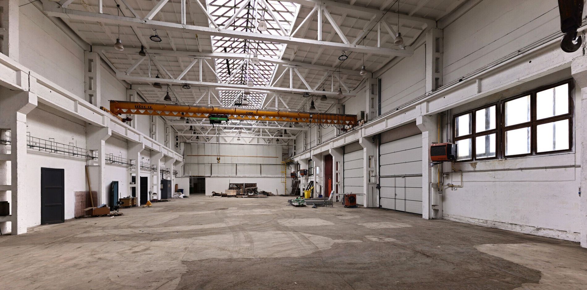 Výrobně skladovací hala 1.600 m2 se dvěma jeřáby 5 tun a zpevněnou plochou, obrázek č. 1