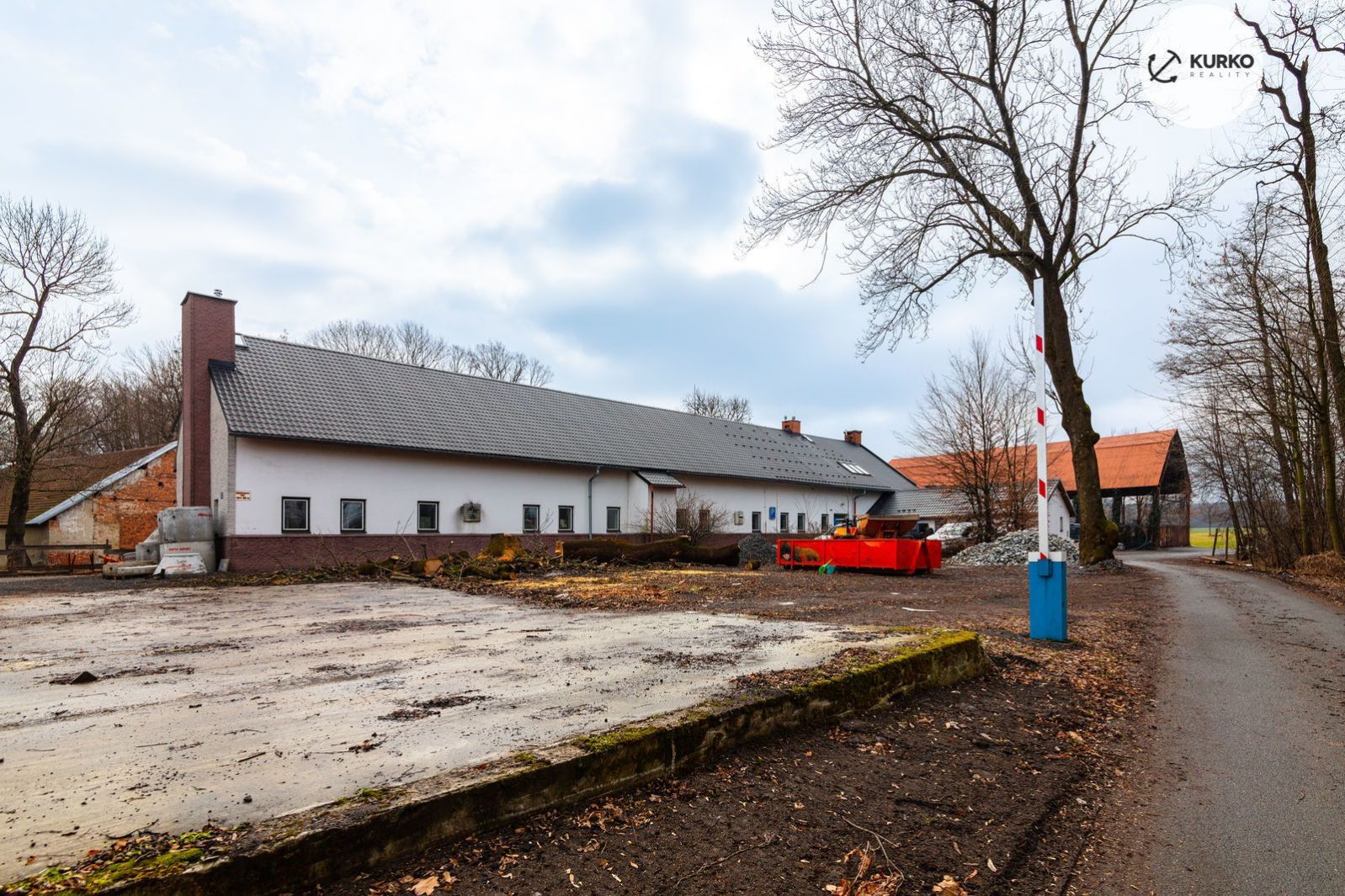 Výrobní a skladovací areál o celkové výměře 5.564 m2 v obci Baška, obrázek č. 1