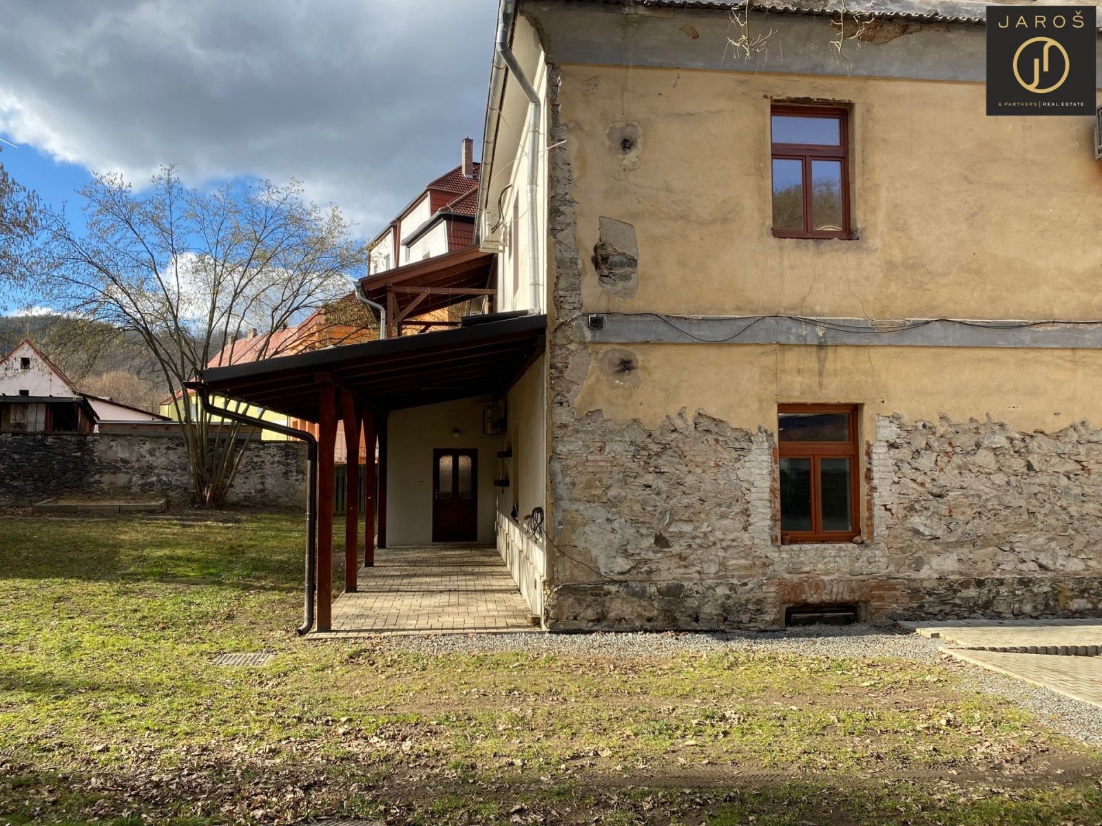 Prodej vily - rodinného domu s pozemkem 5769 m2 v obci Roztoky u Křivoklátu, okr. Rakovník, obrázek č. 2