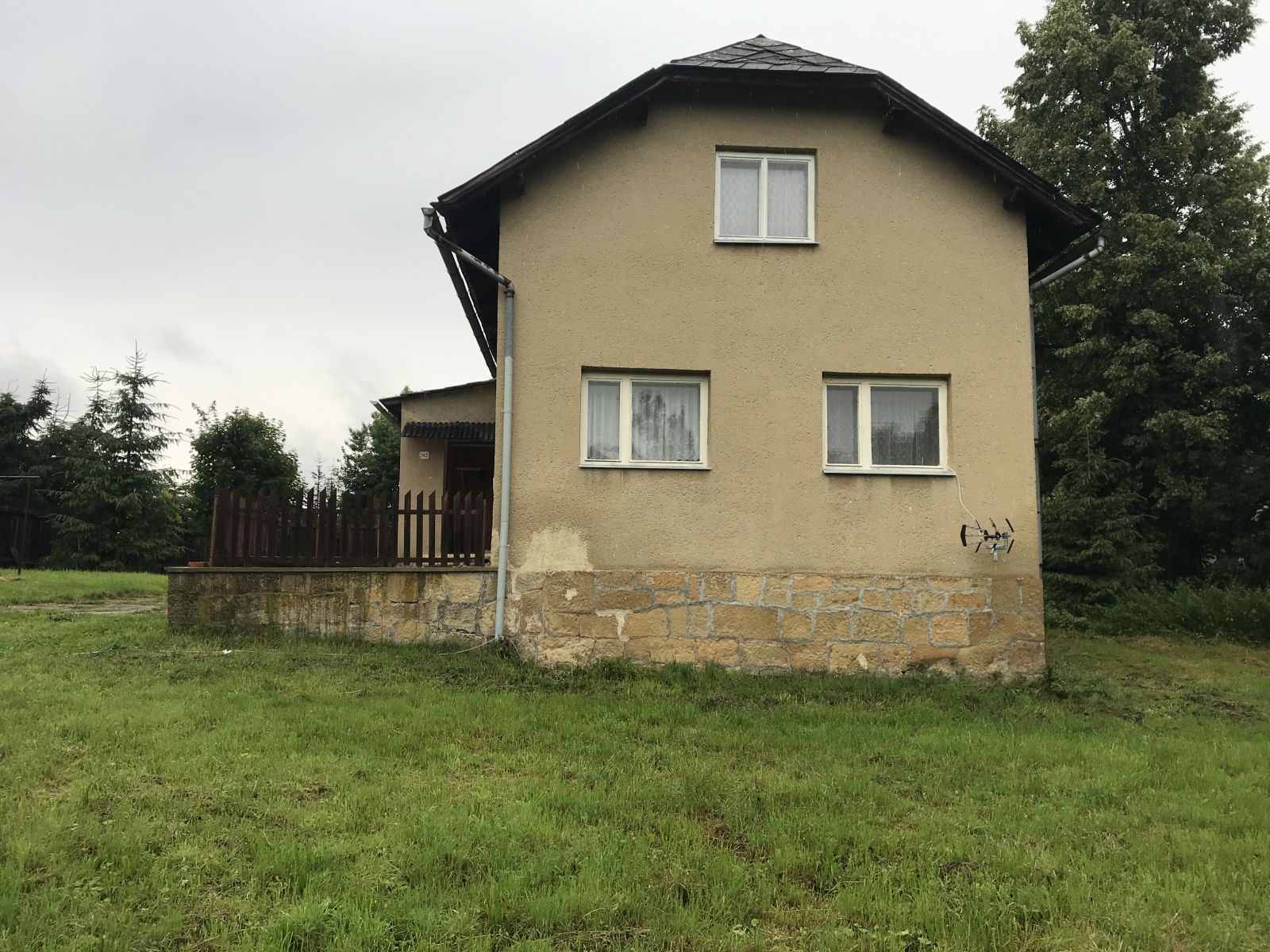 Nabízíme k prodeji samostatně stojící rodinný dům v obci Rychnov na Moravě.