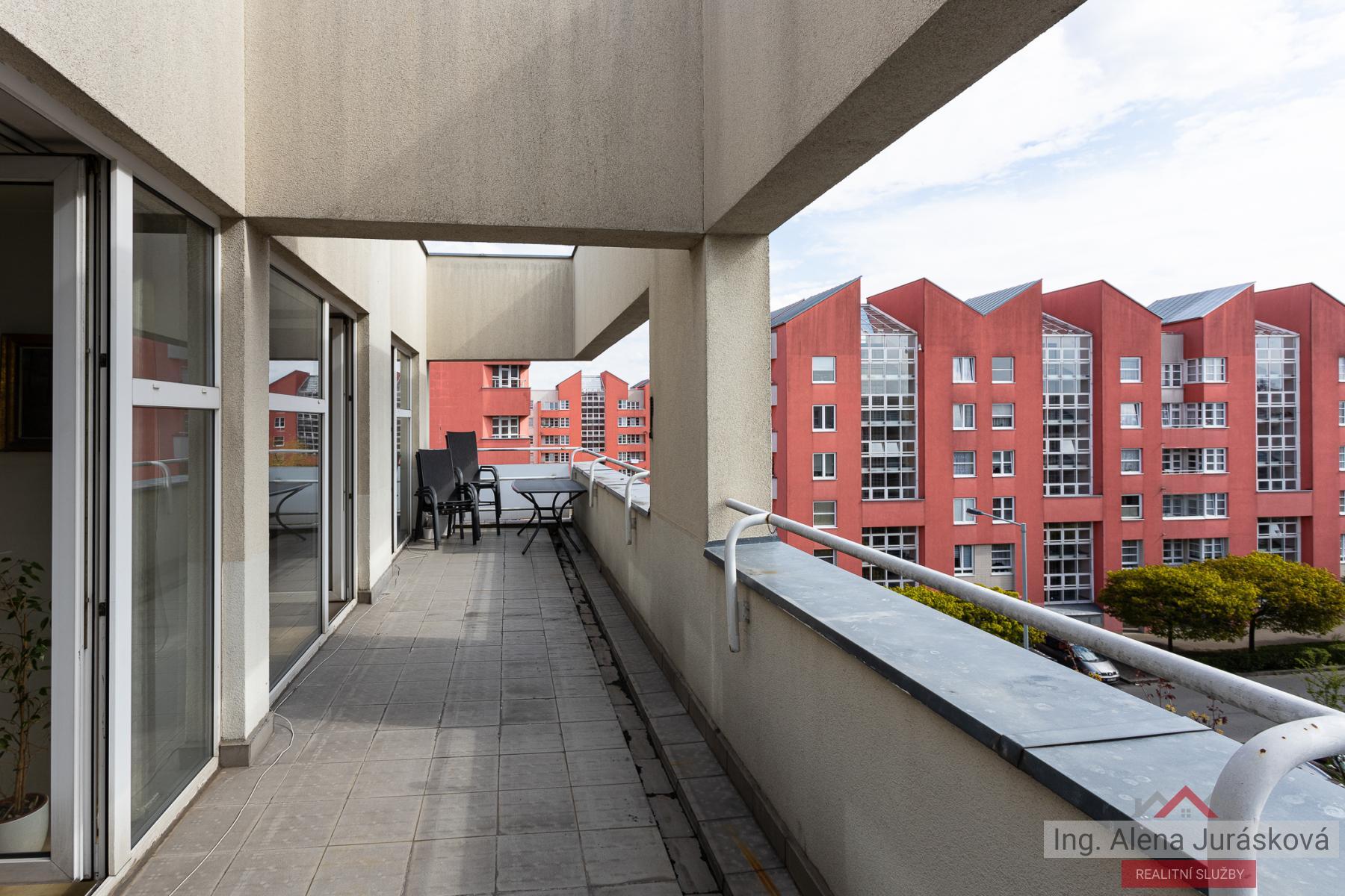 Pronájem příjemného bytu 3+1 s prostornou terasou na Černém Mostě, Praha 9, Maňákova, obrázek č. 3
