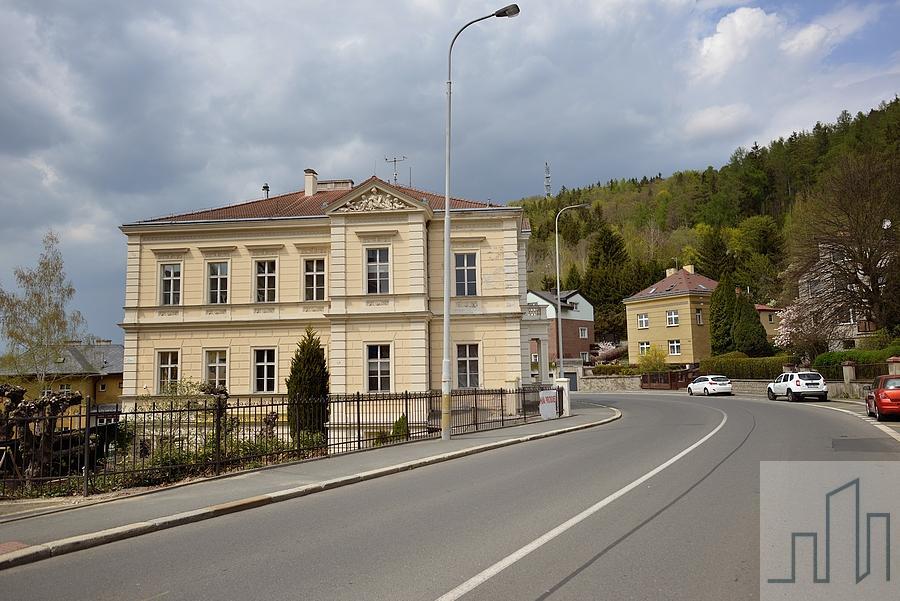 Prodej neorenesanční vily nad lázeňskou zónou Karlových Varů